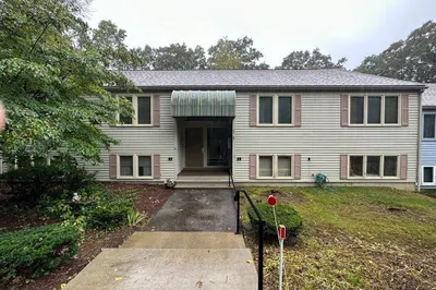40 Maria Ave #D