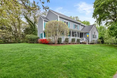 77 Hillcrest Rd
