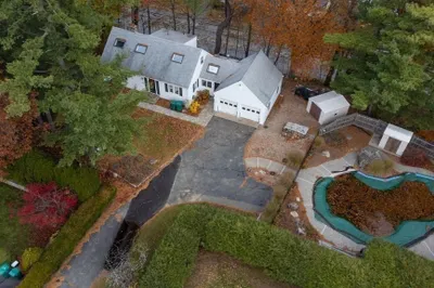 10 Standish Way