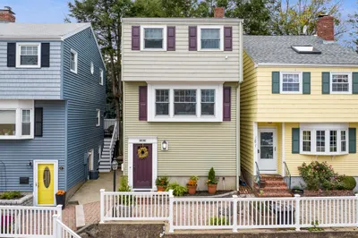 6 Colonial Court