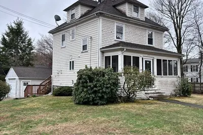 393 Walnut St