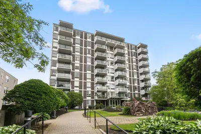 60 Babcock St #42 1