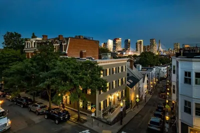 37 Monument Sq #2
