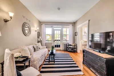 238 S Huntington Ave #8