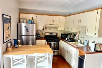 251 Saratoga St #2B