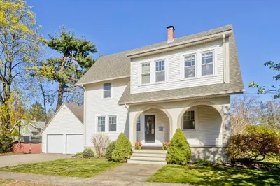 102 Belleclaire Ave 1
