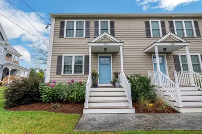 205 Centre Ave #205 1