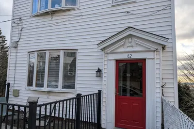 82 Gladstone St #2