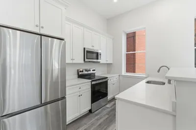 19-25 Essex St #304 1