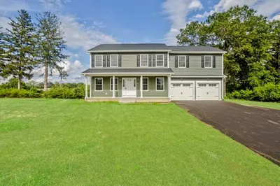 26 Swan Ave 1