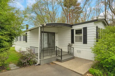 39 Thayer Dr
