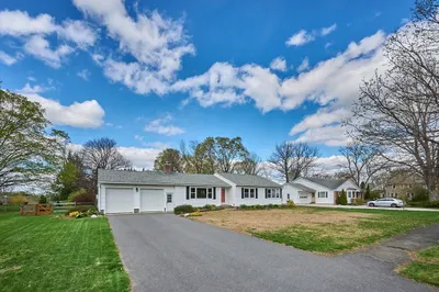 18 Maple Ave