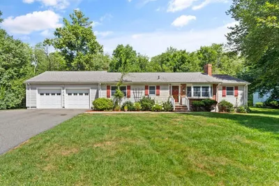 4 Wedgewood Ave 1