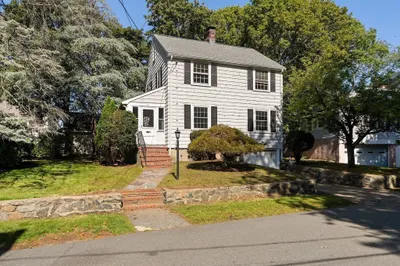 51 Iroquois Road 1