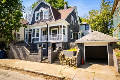 65 Russell St
