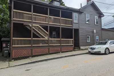 22 Negus St