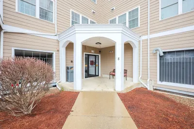 8 Walnut St #209