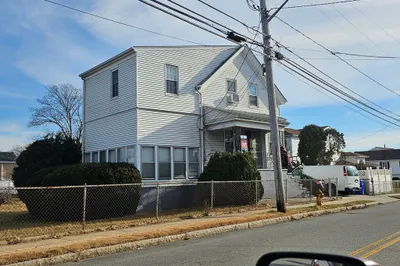250 Laurel Street 1