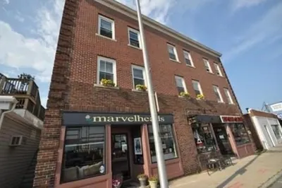 246 Humphrey St #2