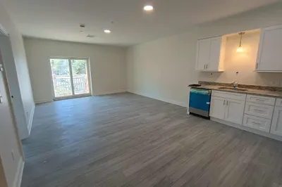 10 Franklin Ave #404