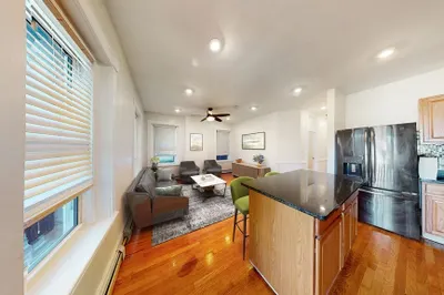 7 Mark St #2