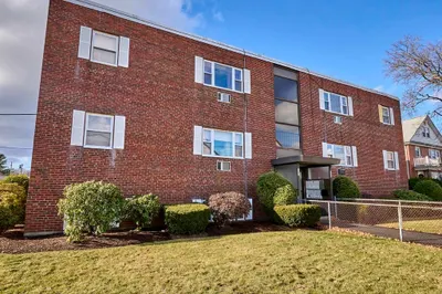 297 Main St #4