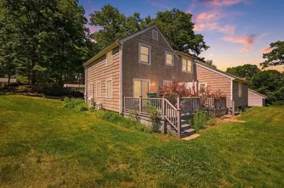 68 Laurel St #B 1
