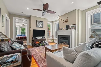 271 K St #1 1