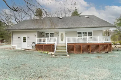 10 Robert Memorial Dr 1