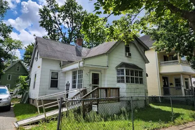 17 Forest St