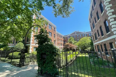 62 Queensberry St #403