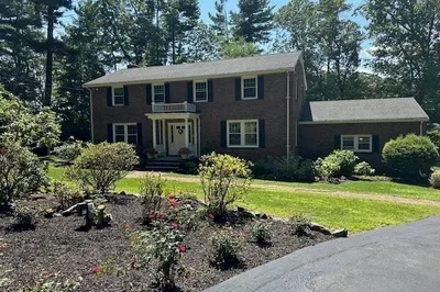 186 Pecunit Street