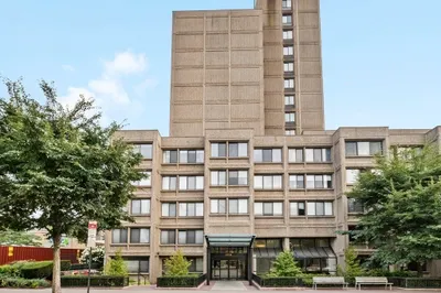 1731 Beacon St ##202