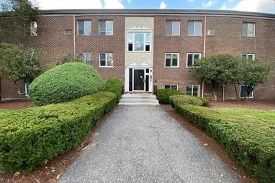 4 Universal St #5 1