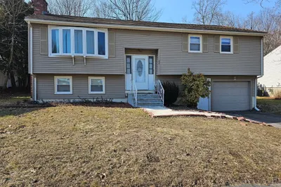 82 Venus Dr