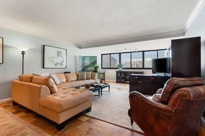 9 Hawthorne Pl #9R
