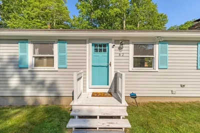 42 Edgewater Dr W Dr