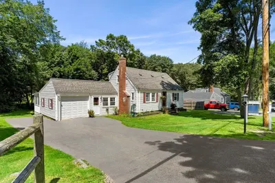 4 Mill St