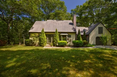 100 Quaker Meetinghouse Road 1