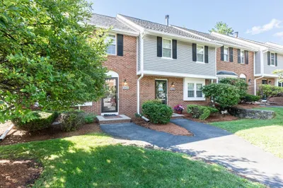 320 Newbury St #901 1