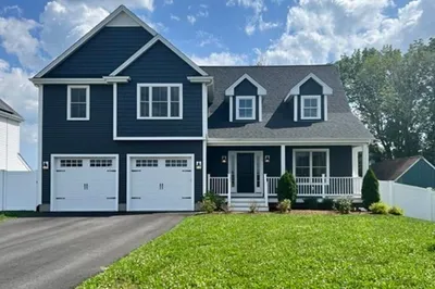 7 Metacomet Road 1