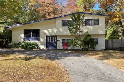 26 Spring Ln