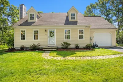 29 Carleton Dr