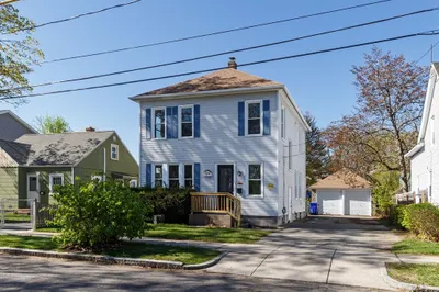 24 Lorimer St