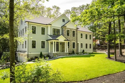 18 Heritage Dr 1