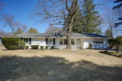 4 Merrill Dr 1