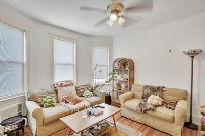 33 Shannon St #1
