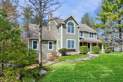 6 Hickory Ln