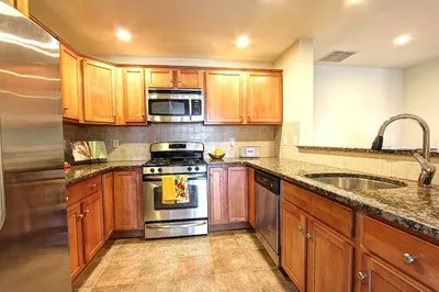 120 Wyllis Ave #118