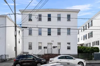 218 Plain St 1